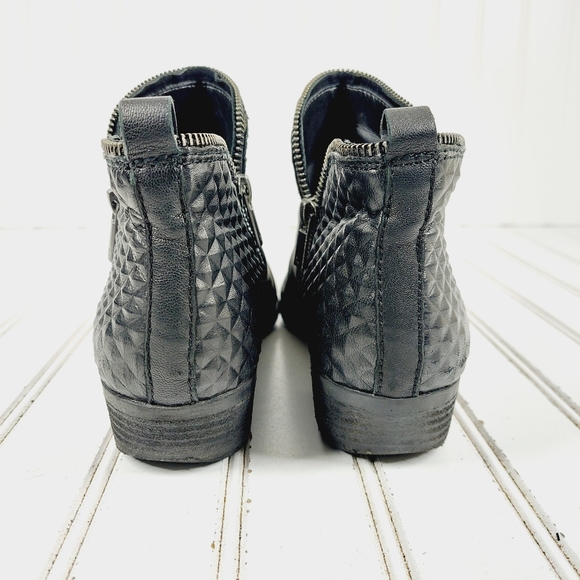 Lucky Brand Bartalino Black Leather Zip Detail Ankle Boots K238 - Picture 6 of 15